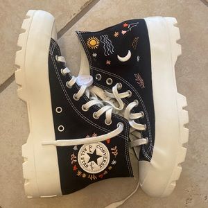 Never worn converse platform wanderlust shoe
